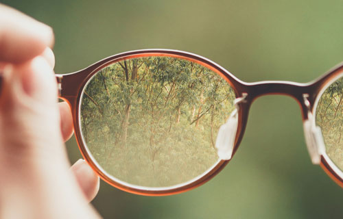 tout savoir sur la presbytie, un trouble de la vue nécessite des lunettes pour bien voir de près