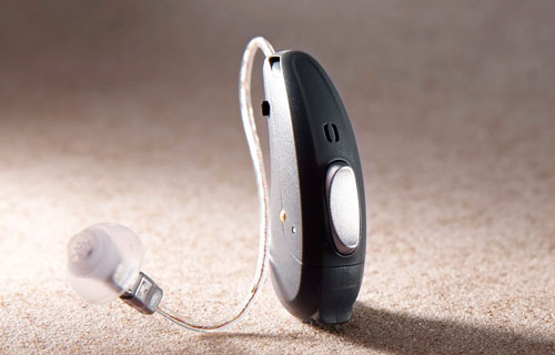 Les appareils auditifs sont essentiels pour aider celles et ceux qui souffrent de perte d'audition
