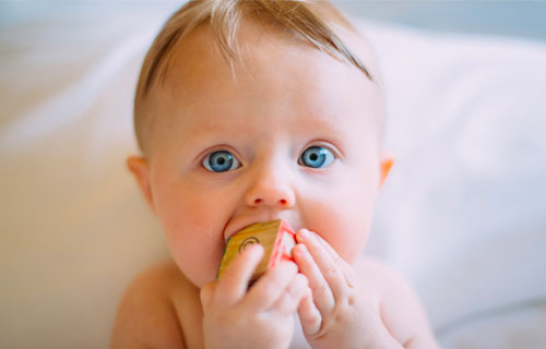 Tout savoir sur le strabisme des bébés