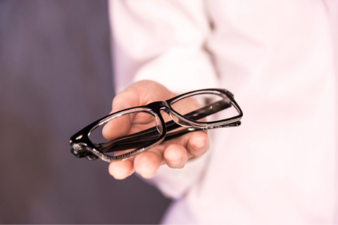Pourquoi nettoyer ses lunettes aux ultrasons ? - Gran Optic Magazine