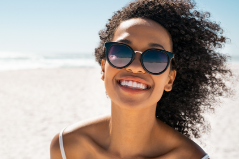 Visage rond Femme : Comment choisir et quelles lunettes de soleil